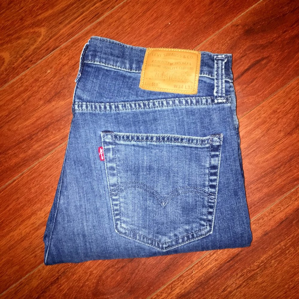 Levi's 511 size 34 x 32 Blue Stitching